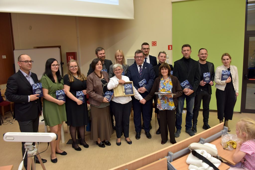 zdjęcie pamiątkowe uczestników spotkania