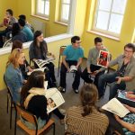 studenci w sali ćwiczeniowej